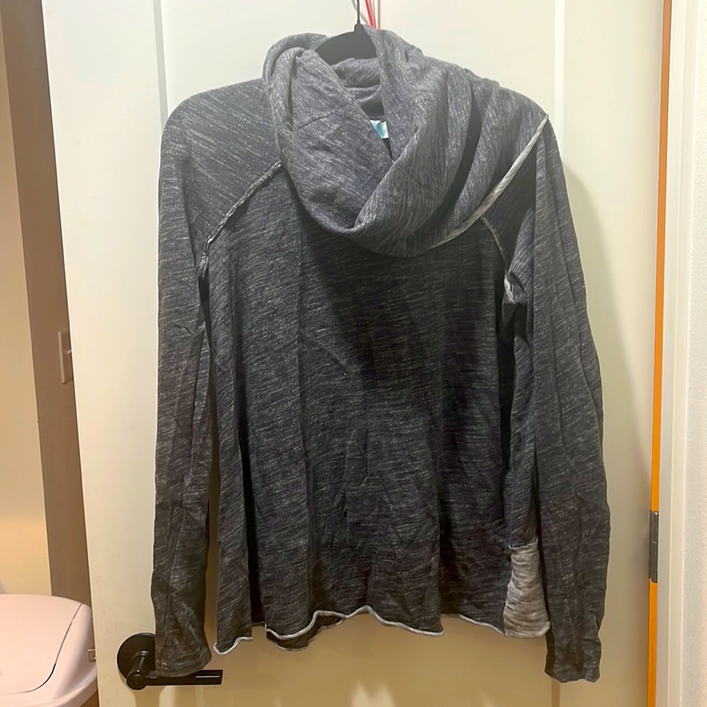 Free people sweater/ beach cover one size (fits like S/M oversized). Super cozy!